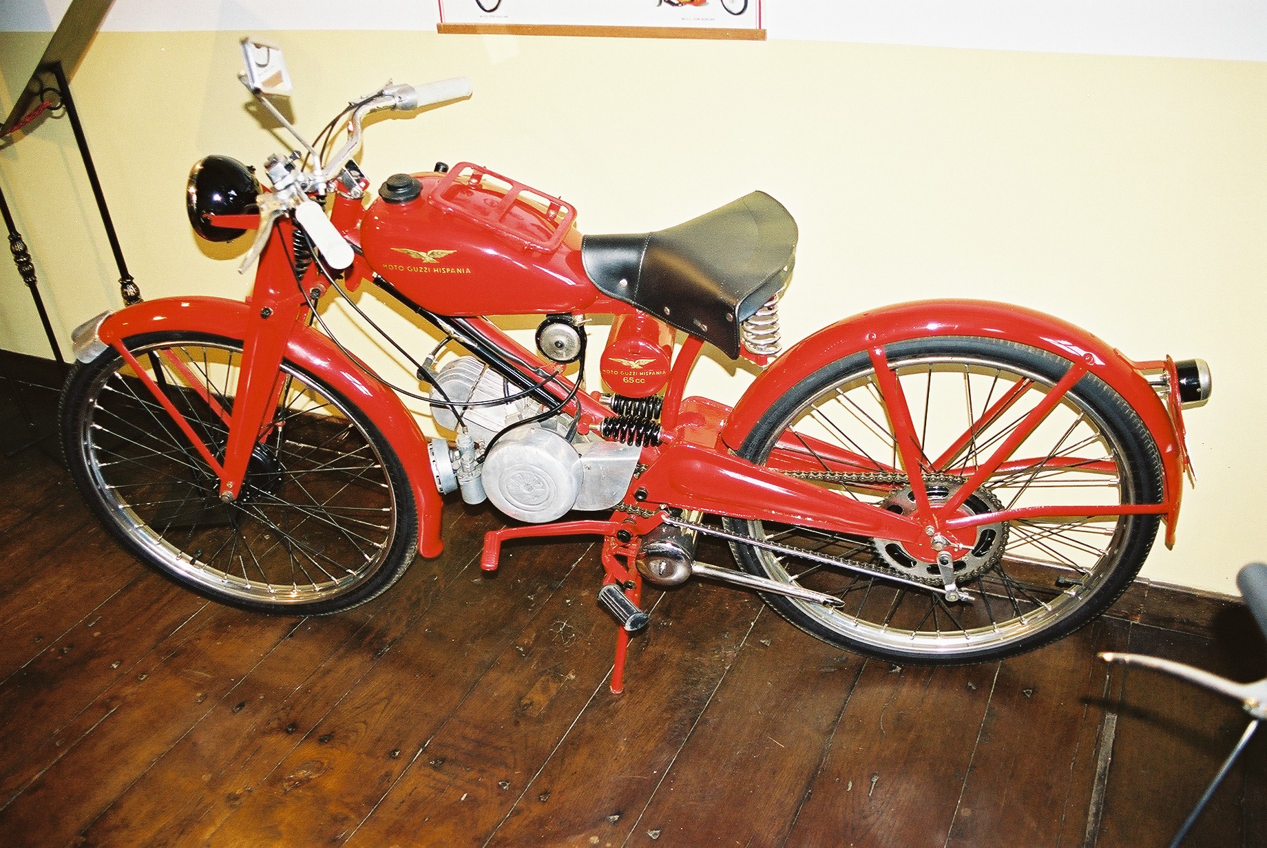 Moto Guzzi Hispania - motorower produkowany w Hiszpanii w latach 50. i 60. XX wieku według licencji włoskiej. Eksponat ze zbiorów De la Pinta. Fot. Grzegorz Chmielewski