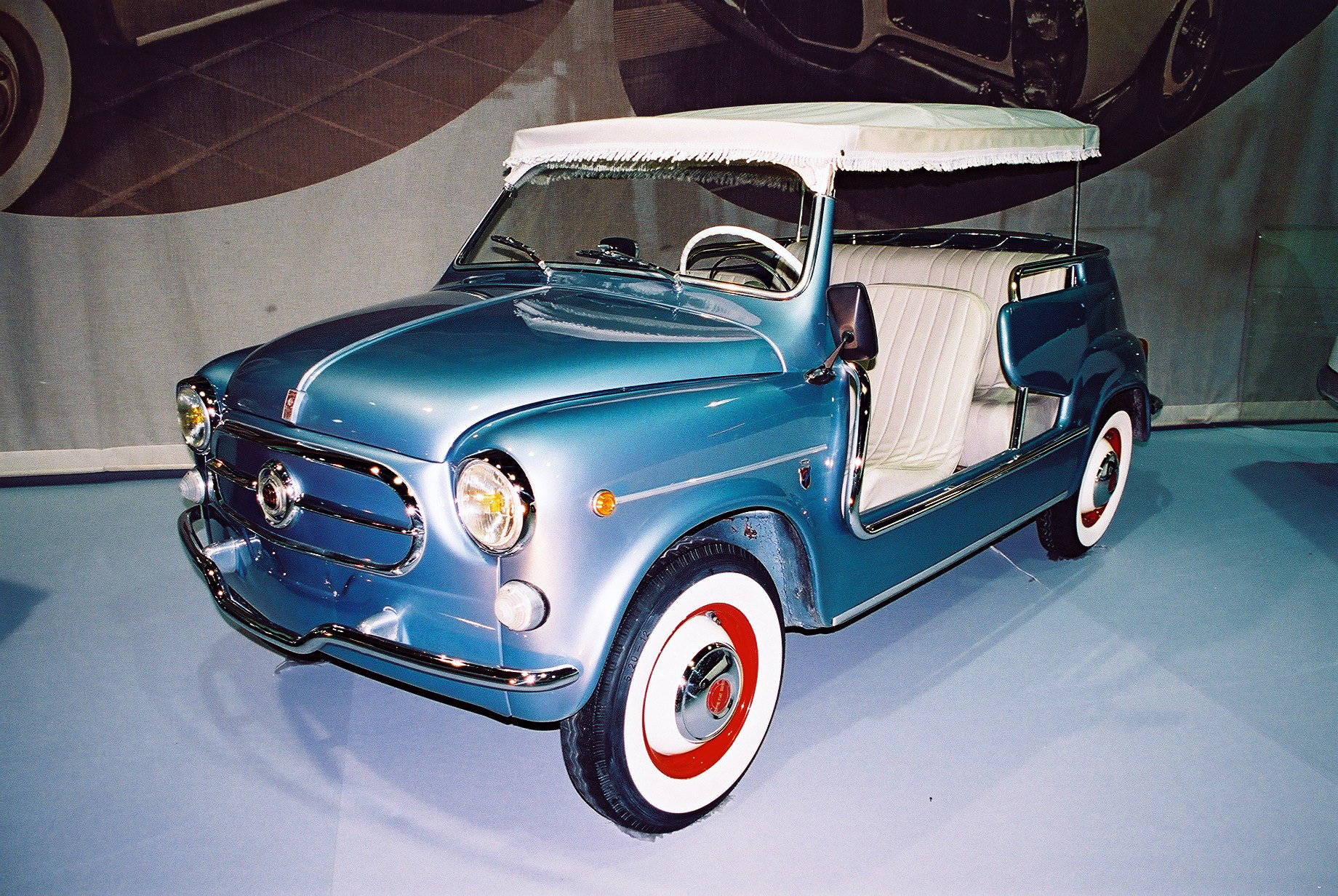 Fiat 600 Jolly - plażowe cacko, zbudowane w 1959 r. przez włoską oficynę karoseryjną Ghia dla księcia Monako Rainiera III. Fot. Grzegorz Chmielewski 